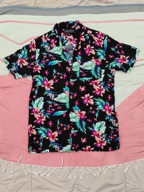 Dirty Laundry Floral Shirt Small
